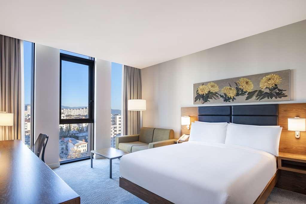 Hilton Garden Inn Tbilisi Chavchavadze Kamer foto