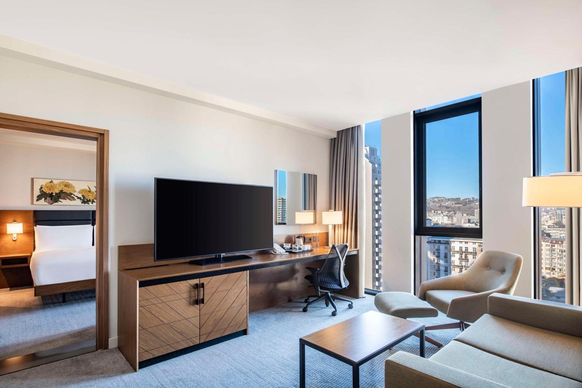 Hilton Garden Inn Tbilisi Chavchavadze Buitenkant foto