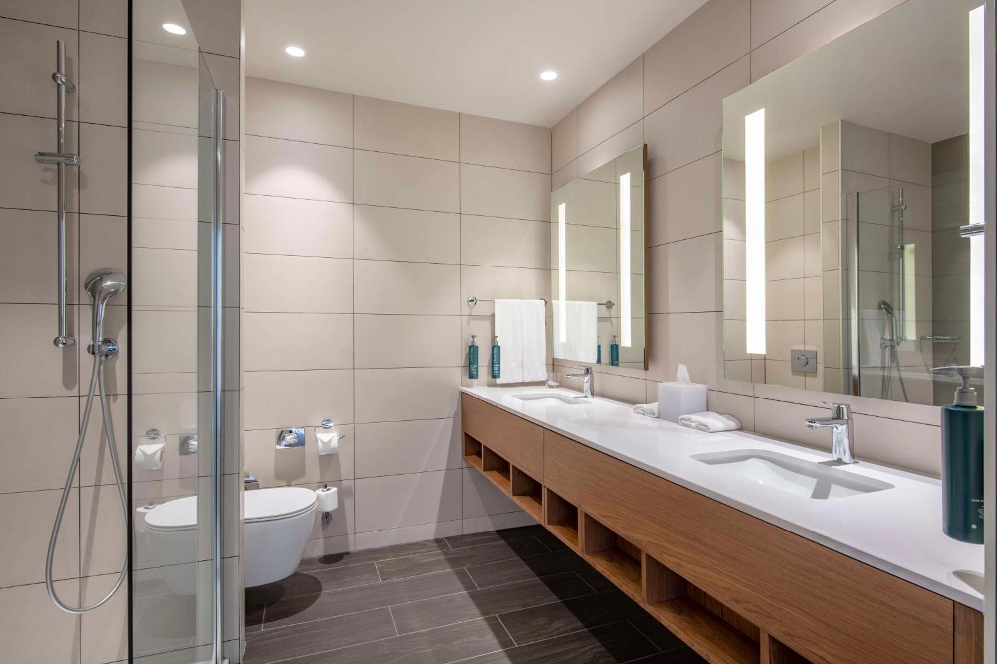 Hilton Garden Inn Tbilisi Chavchavadze Buitenkant foto