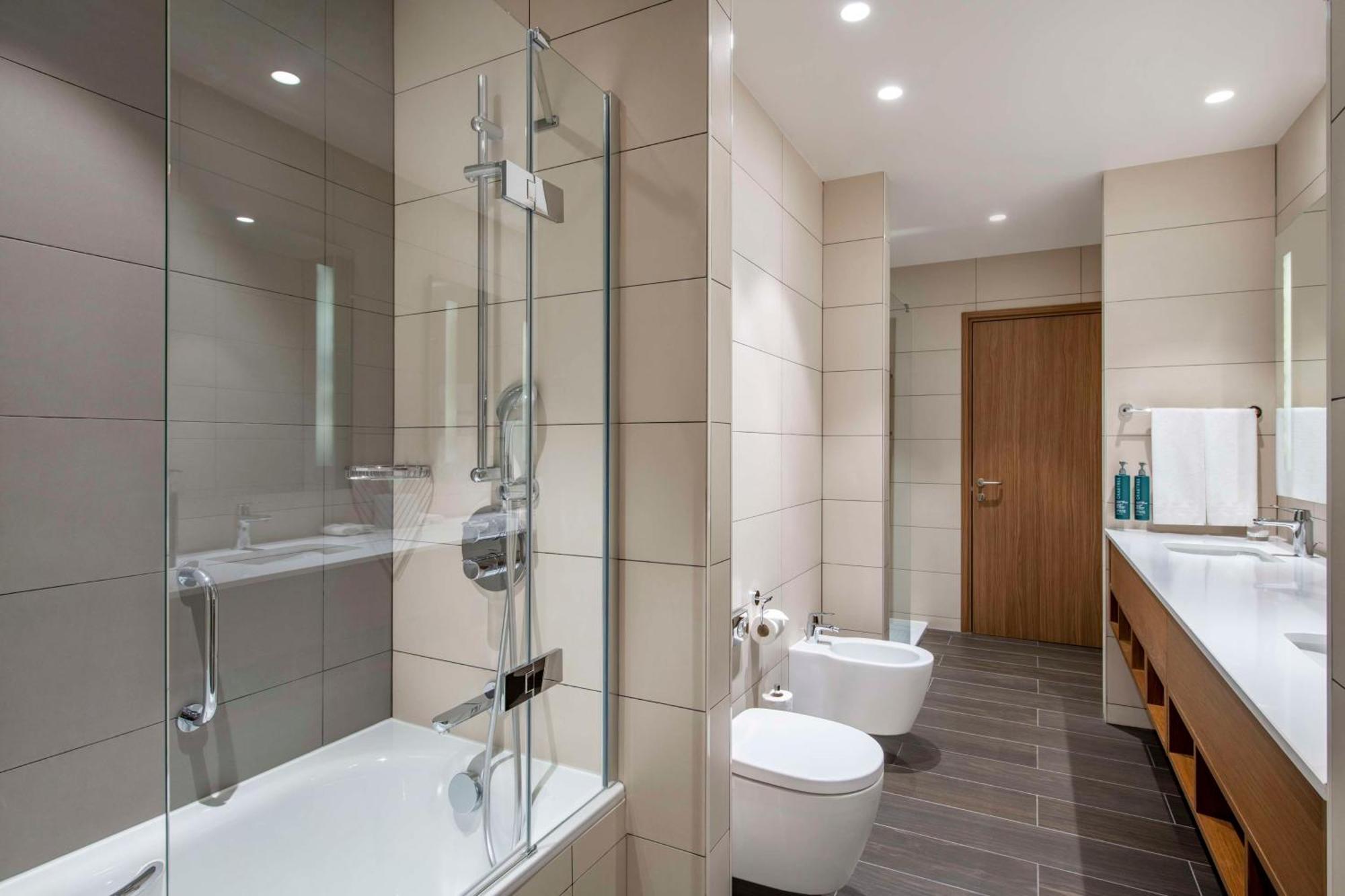 Hilton Garden Inn Tbilisi Chavchavadze Buitenkant foto